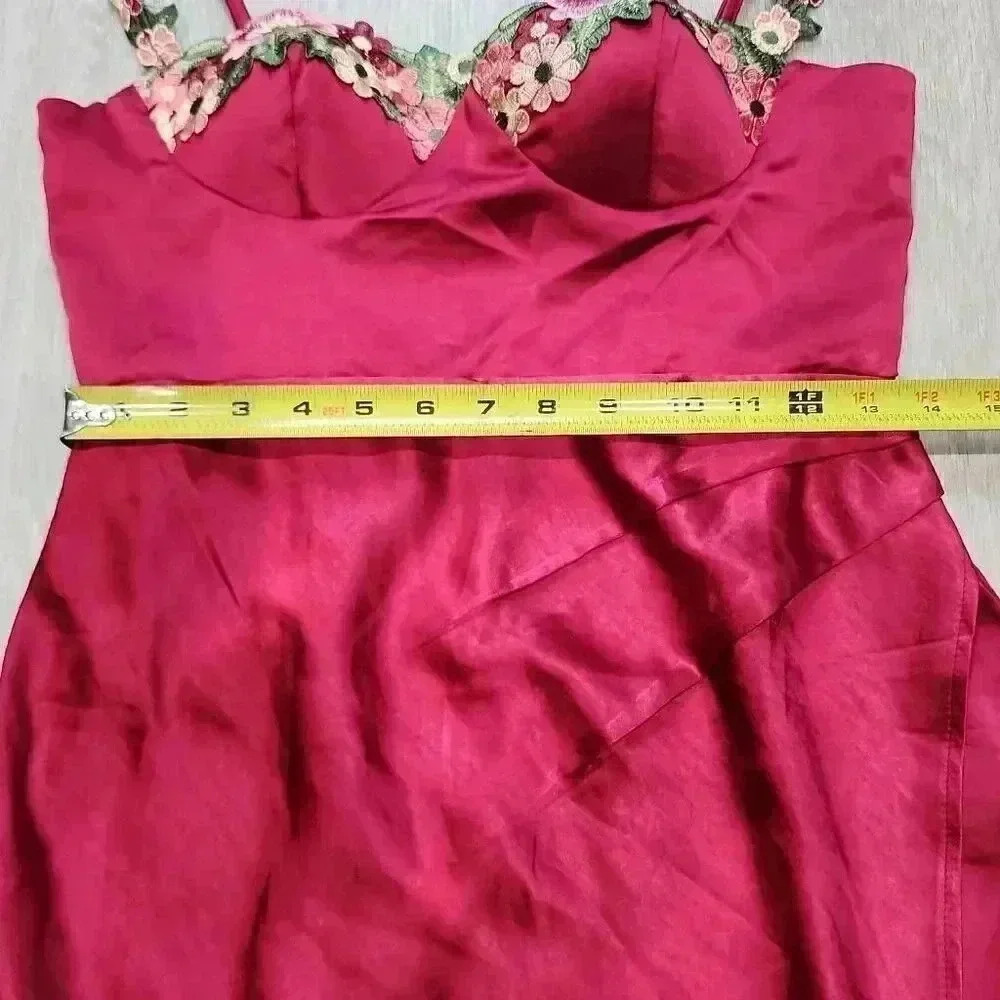 NWT Here Comes the Sun Women's Rose Garden Floral Applique Dress Merlot Medium - Picture 4 of 7